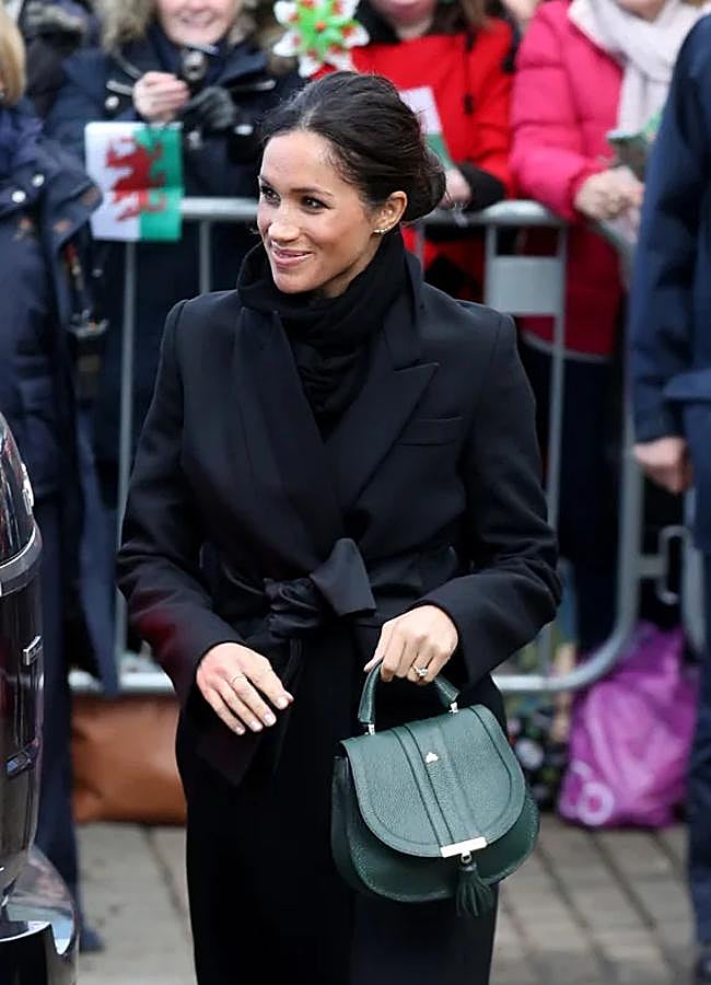 Imagen - Meghan Markle con bolso Mini Venice en verde de DeMellier. Foto: Getty.