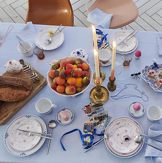 Mezcla vajillas y elige elementos originales.