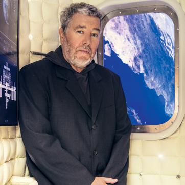 Imagen secundaria 1 - Arriba, interior del módulo para la estación espacial AXIOM y la habitacióndel hotel Mondrian Bourdeaux Les Carmes.