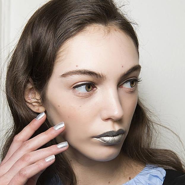 Las uñas plateadas más virales en Instagram