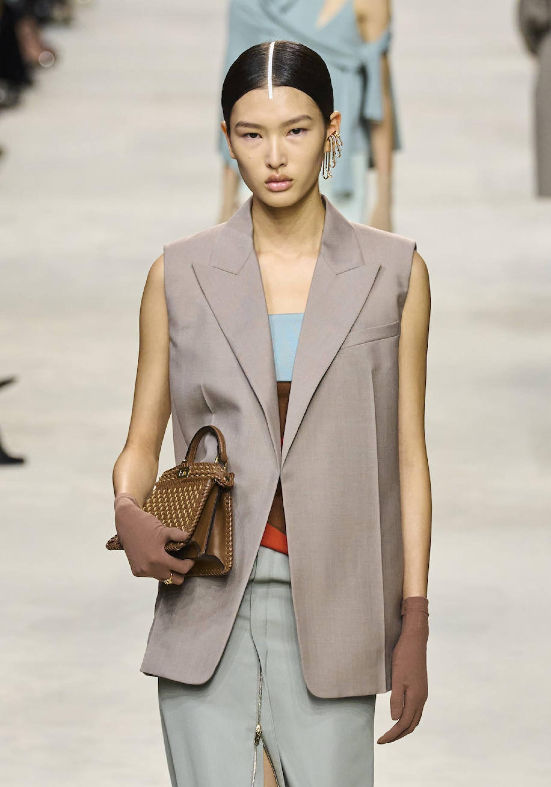 Imagen del desfile de Fendi para el próximo verano, con el Peekaboo reeditado.