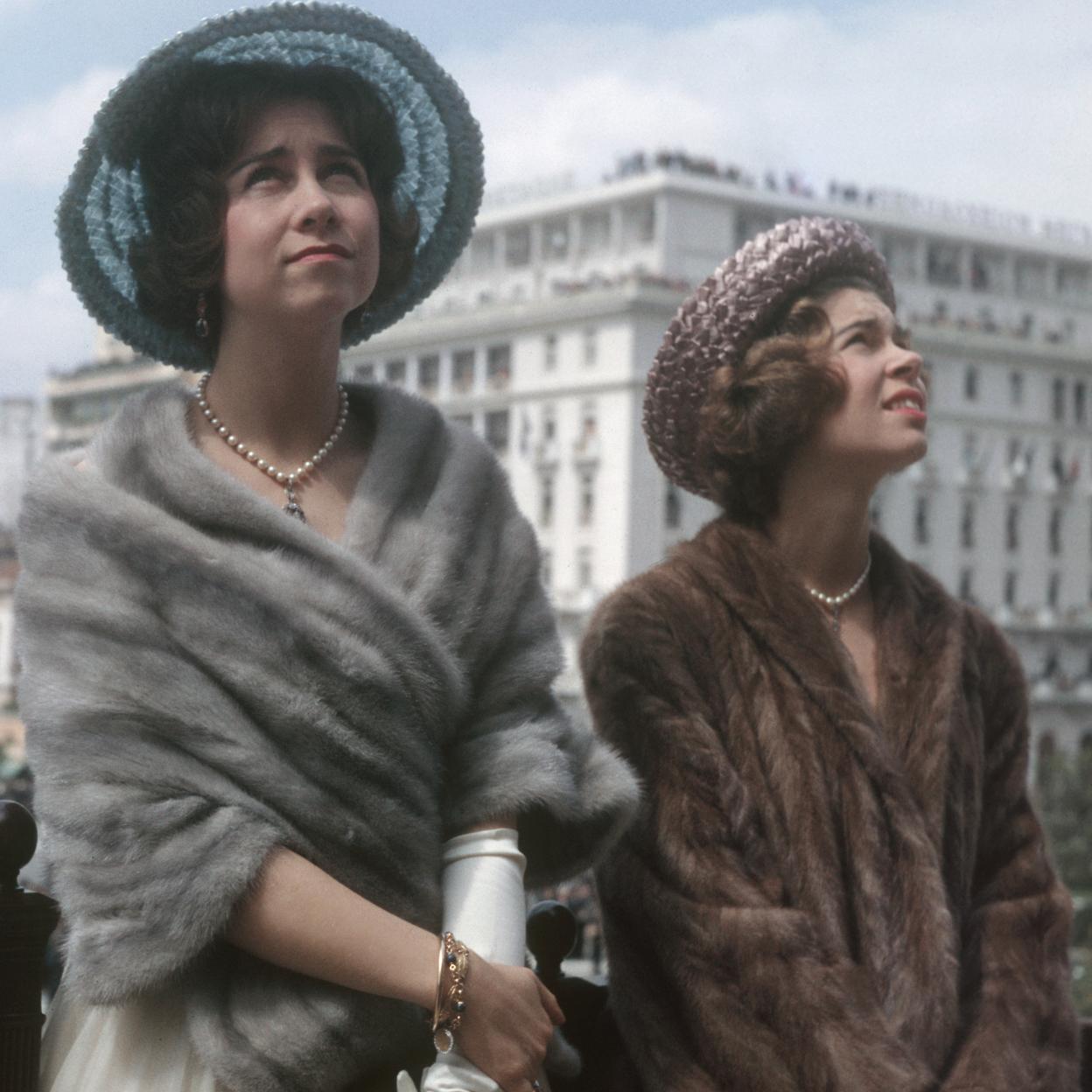 Irene de Grecia con su hermana, la reina Sofía.