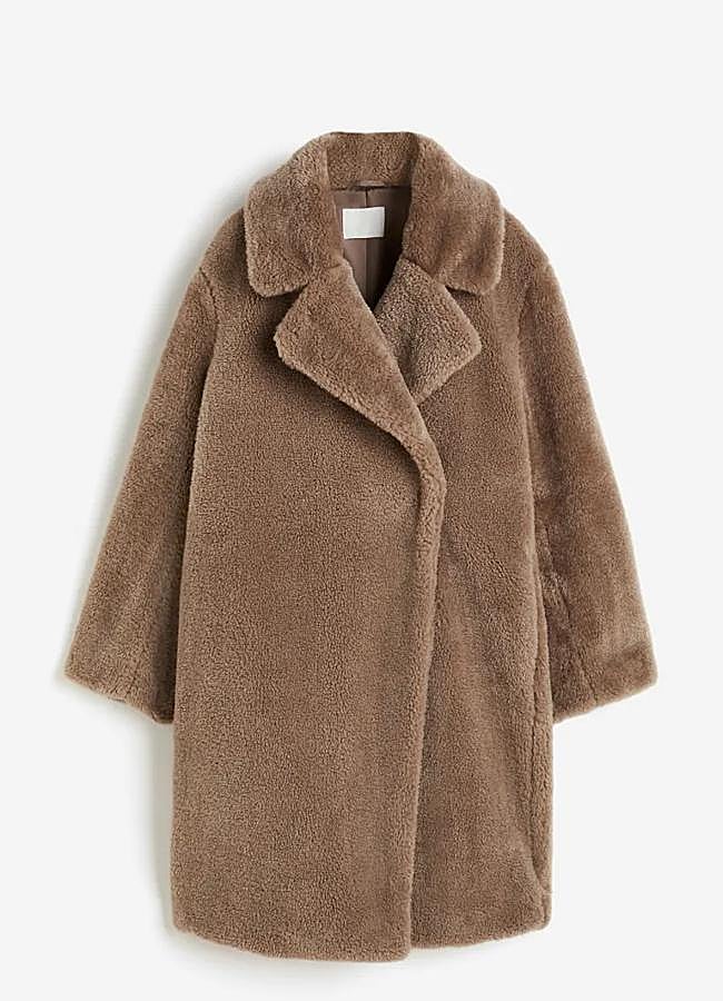 Imagen - Abrigo de pelo en marrón claro de H&M. Foto: H&M.