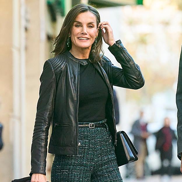 Dónde comprar los zapatos planos favoritos de la reina Letizia: 10 mocasines con suela track bonitos y muy cómodos