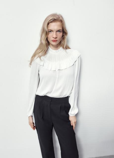 Imagen - Blusa blanca de Sfera (19,99 euros)
