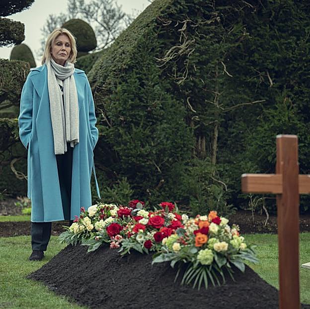 Joanne Lumley en una imagen de la nueva adaptacion de una novela de Harlan Coben, Engaños. 