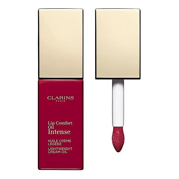 Lip Comfort Oil Intense de Clarins. Precio: 27,99 euros