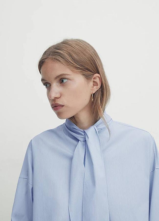 Imagen - Camisa azul con lazada