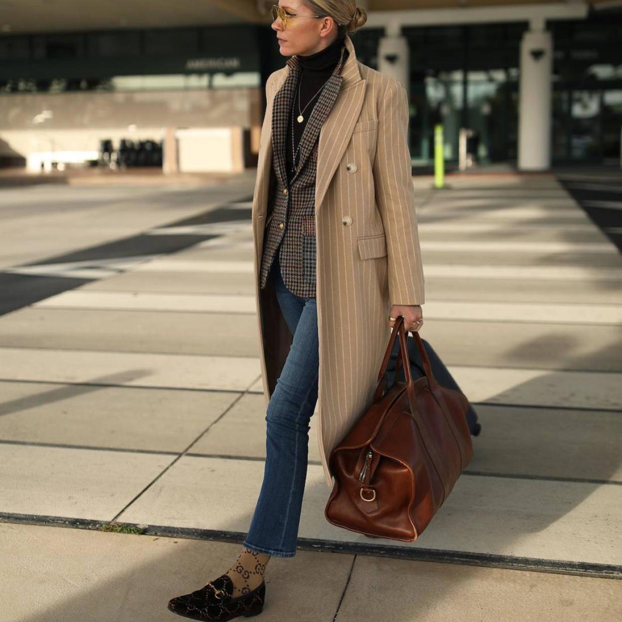 La influencer lleva unos zapatos slippers cómodos