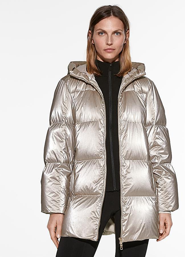 Imagen - Abrigo acolchado en plateado de Oysho.