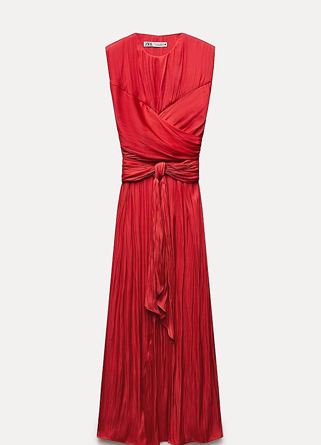 Imagen - Vestido rojo drapeado de Zara (39,95 euros).