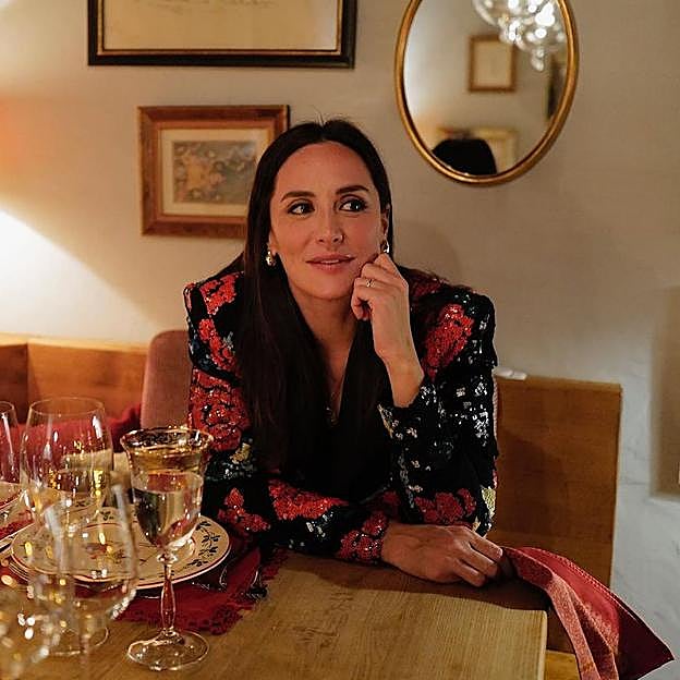 El look que llevó Tamara Falcó en Nochevieja tiene la chaqueta más bonita y especial del momento