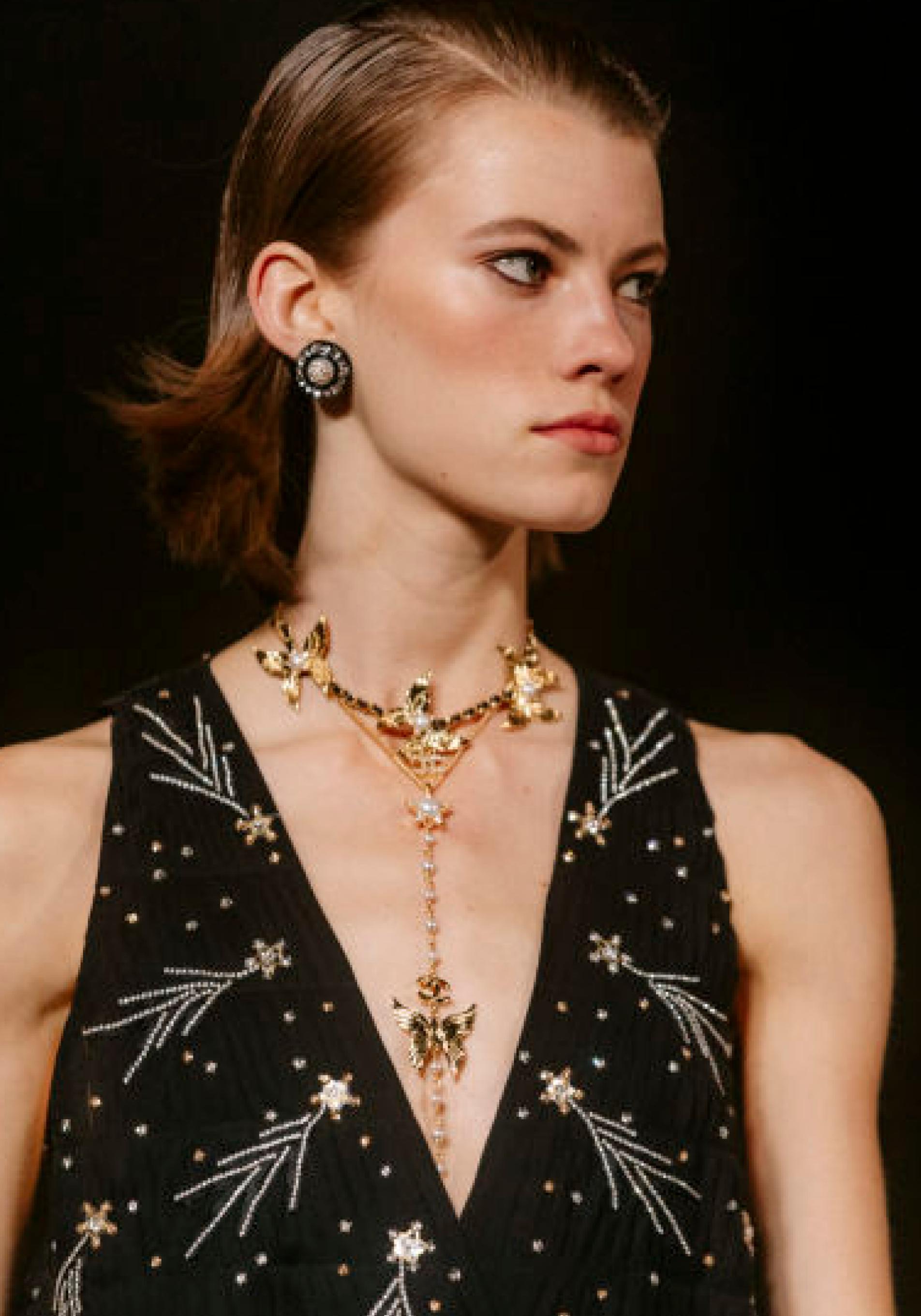 Detalle del desfile Metiers D'art 24 de Chanel para esta primavera.