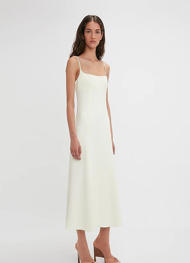 Imagen - Vestido midi en color blanco de Victoria Beckham.