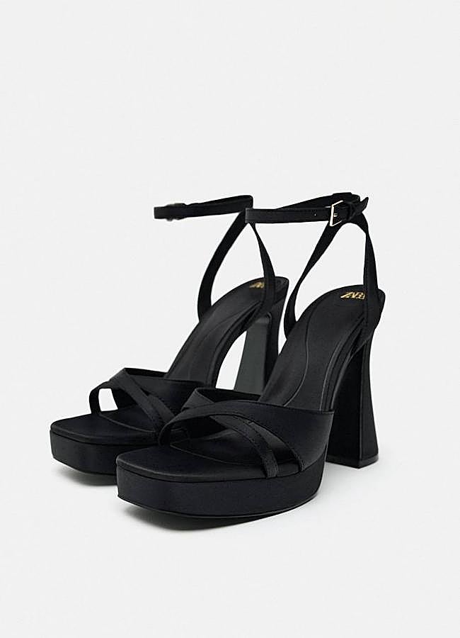 Imagen - Zapatos de tacón negro estilo plataforma