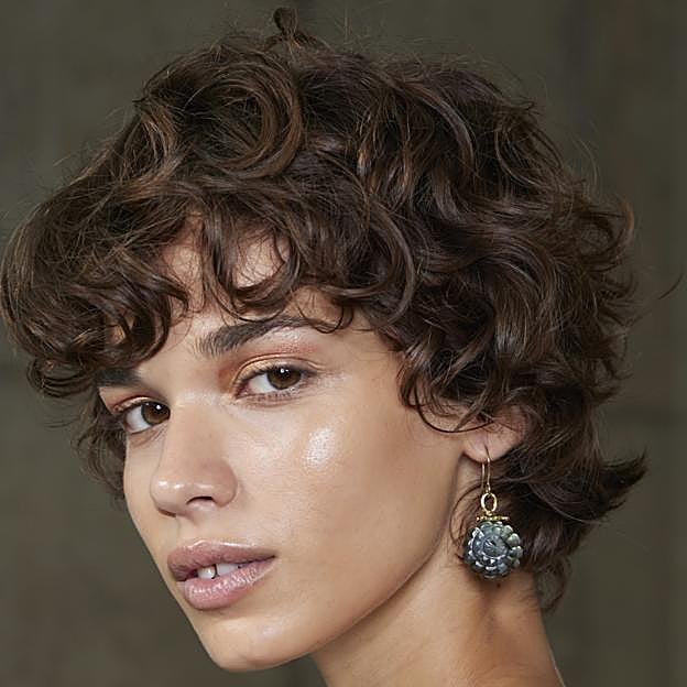 Este es el spray antiencrespamiento mejor valorado por mis amigas con cabello rizado