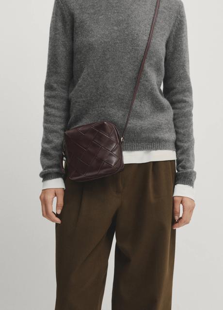 Imagen - Bolso trenzado de Massimo Dutti (99,99 euros)