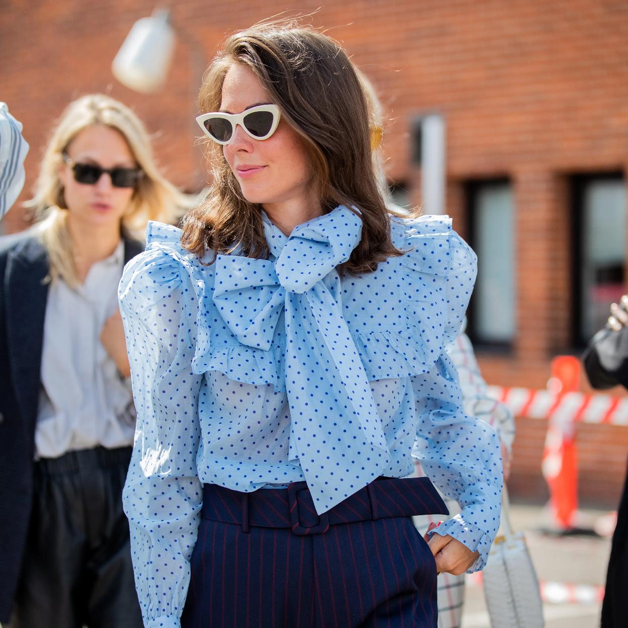 La blusa con lazada es la prenda del año