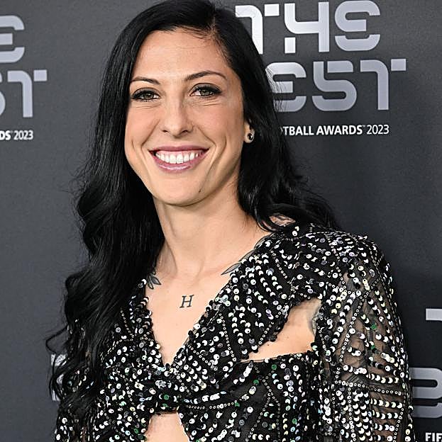 Jennifer Hermoso arrasa en los premios The Best con un atrevido vestido con aberturas