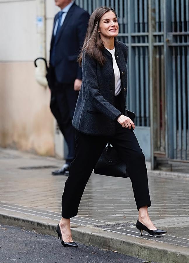 Imagen - El look de básicos de la reina Letizia. / LIMITED PICTURES
