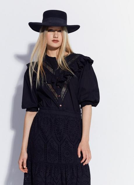 Imagen - Blusa negra de Sfera (25,99 euros)