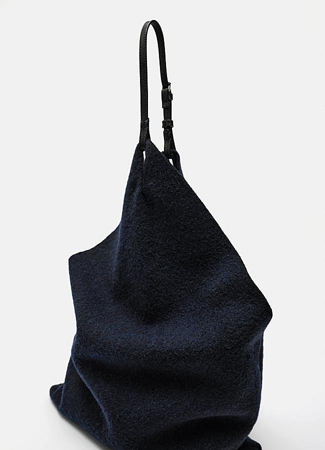 Imagen - Bolso saca de Zara en azul marino. 