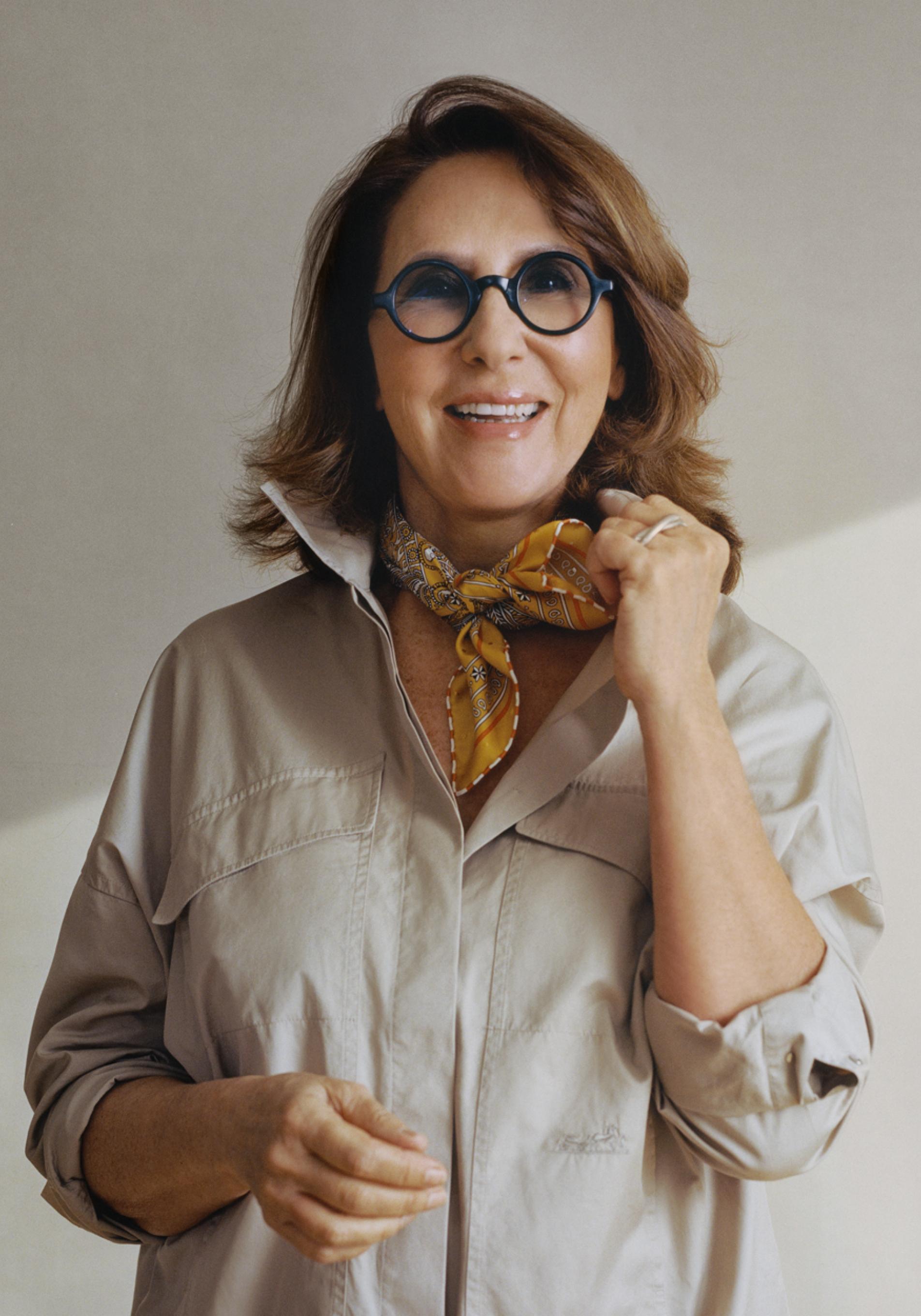 Christine Nagel, la perfumista de Hermès, posa en su despacho en París.