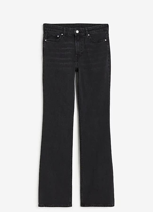 Imagen - Bootcut High Jeans negros, 35,99 euros.