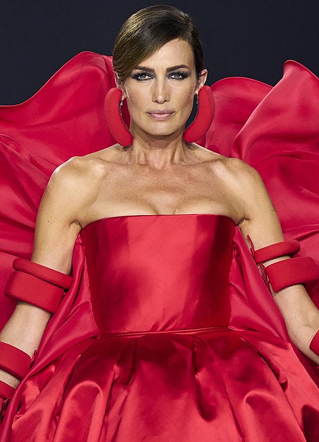 Imagen - La modelo Nieves Álvarez en el desfile de Stéphane Rolland.