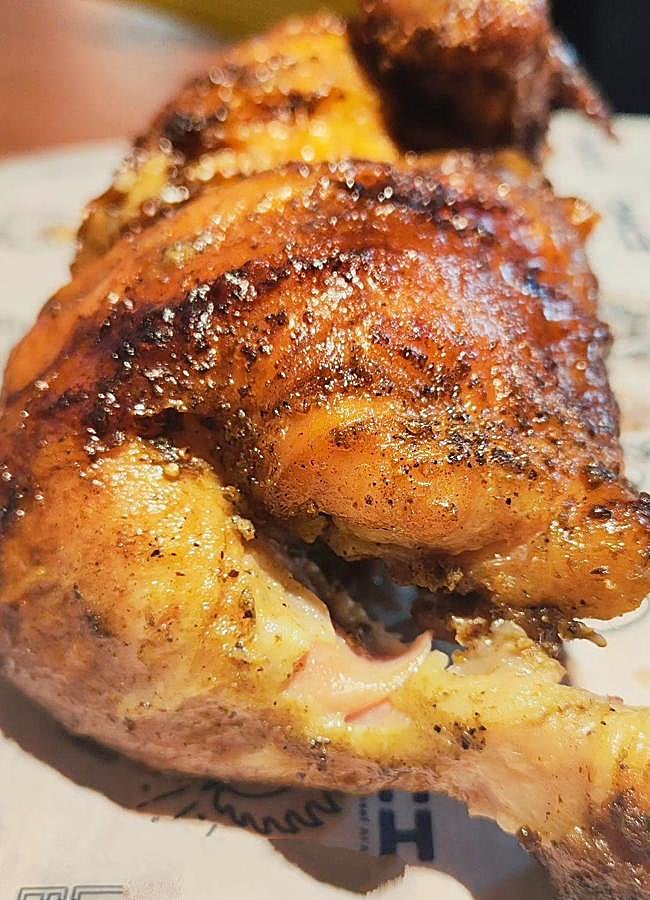 Imagen - El muslo de un pollo de Humo by Joshef Arias, elaborados al estilo peruano. / AFL