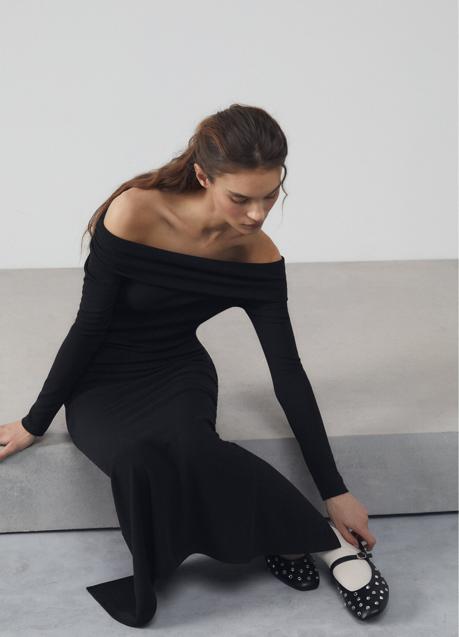 Imagen - Vestido negro de Stradivarius (25,99 euros)