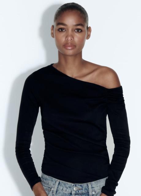 Imagen - Camiseta negra de Zara (12,99 euros)