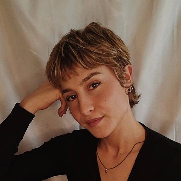 Influencer con corte de pelo wixie original