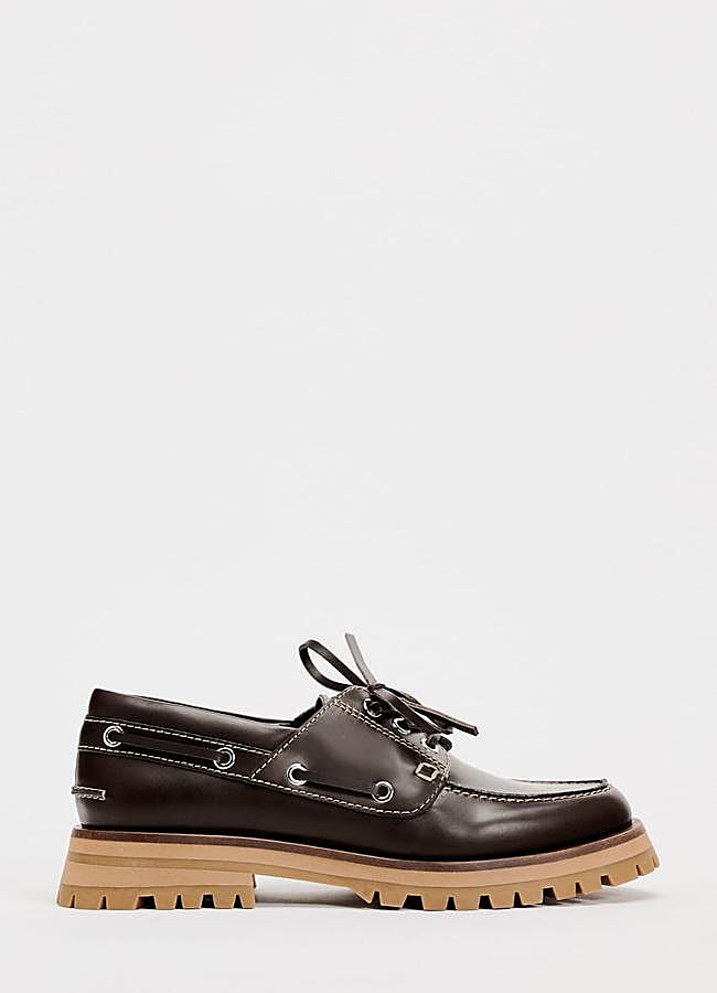 Imagen - Náuticos con cordones en marrón chocolate de Zara (45,95 euros).