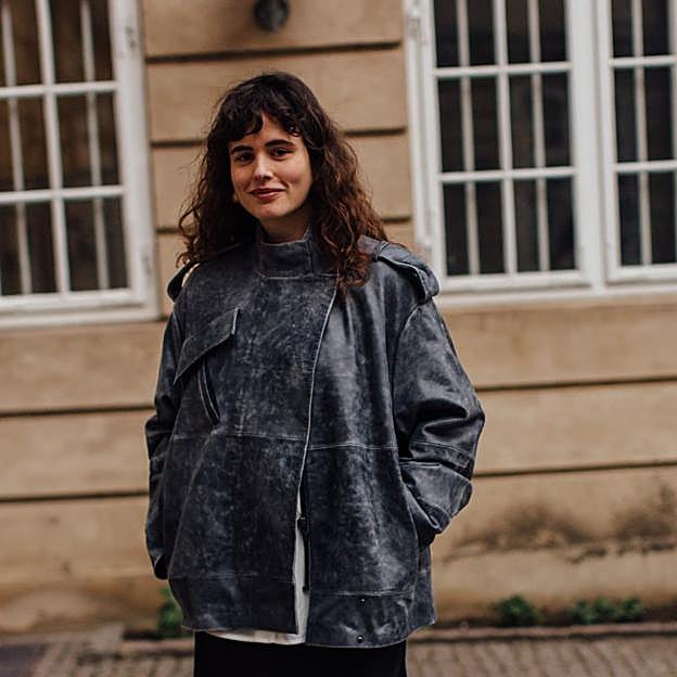 Cada cuánto hay que lavar el pelo rizado para que esté definido y sin encrespamiento, según los expertos