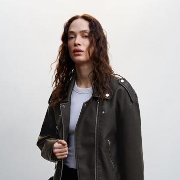 Imagen secundaria 1 - Cazadora de cuero efecto desgastado de Mango Outlet.