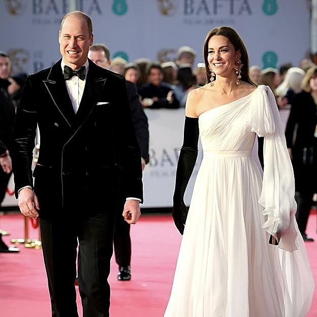 El príncipe Guillermo y Kate MIddleton, en una alfombra roja. 