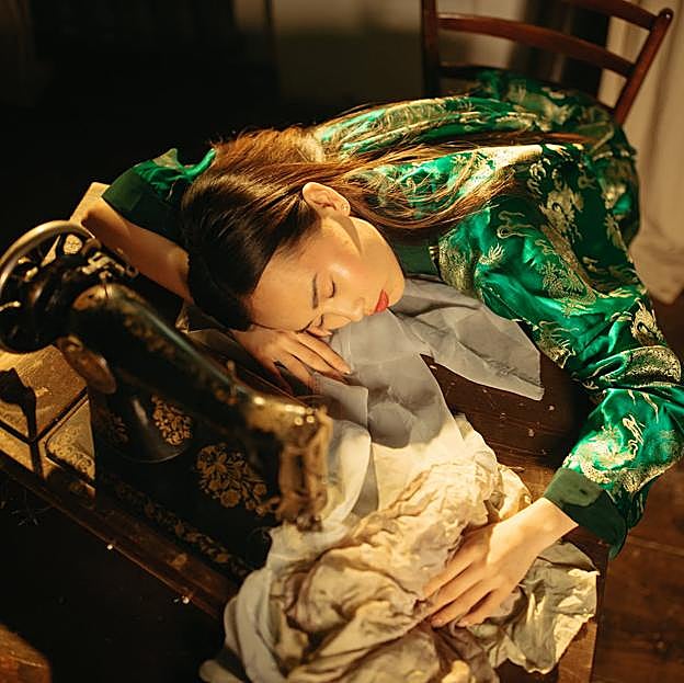 Tomar una sopa es un hábito muy saludable para ayudarte a dormir bien. 