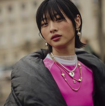 Imagen secundaria 1 - Cómo llevar el collar de perlas en 2024