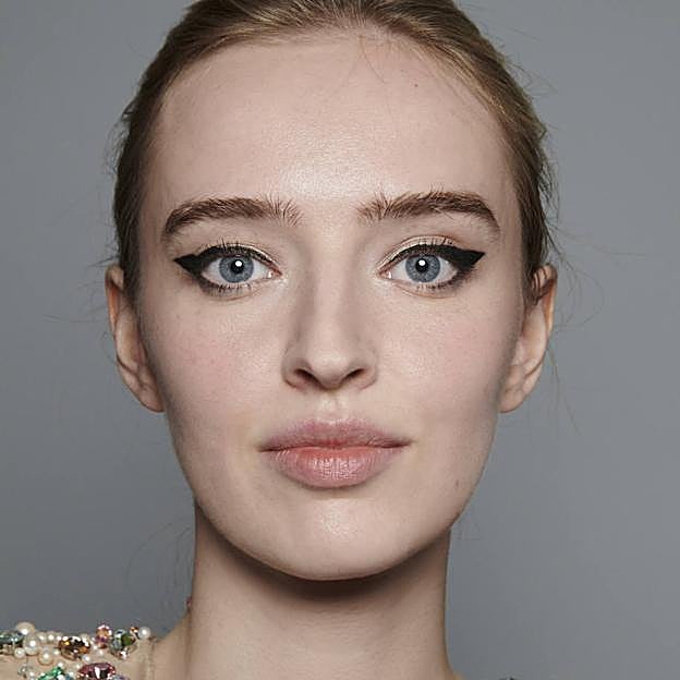 Puppy eyeliner, la nueva tendencia de maquillaje para ojos encapotados o con párpado caído