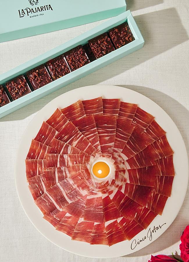 Imagen - El pack edición limitada de cinco Jotas y La Pajarita, para quienes no se deciden entre lo dulce y lo salado. / DR