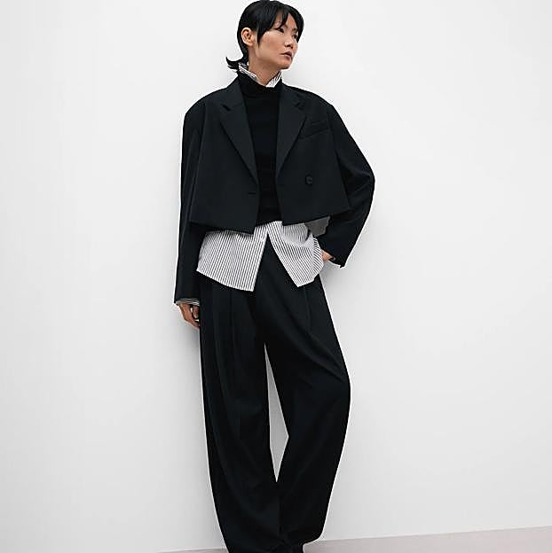 Imagen principal - Looks de Adolfo Domínguez, Michael Kors y Marciano by Guess.