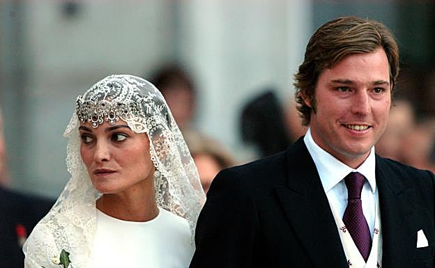 Laura Ponte y Beltrán Gómez-Acebo el día de su boda.