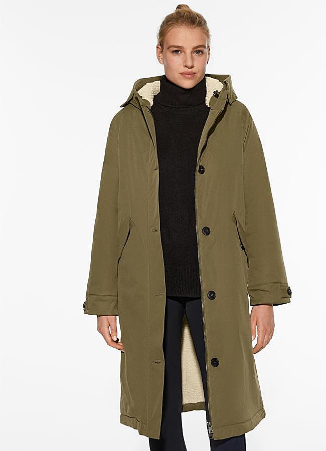 Imagen - Chubasquero largo con interior de borreguillo de Oysho.