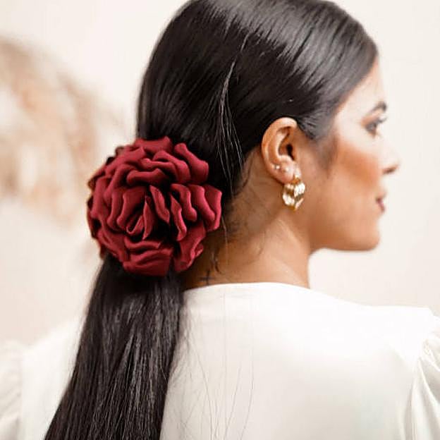 Pinza flor grande en color rojo