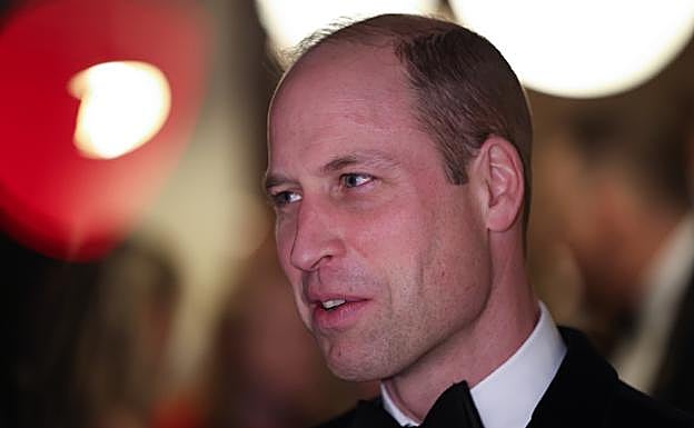 El príncipe Guillermo visiblemente más delgado y preocupado./ 