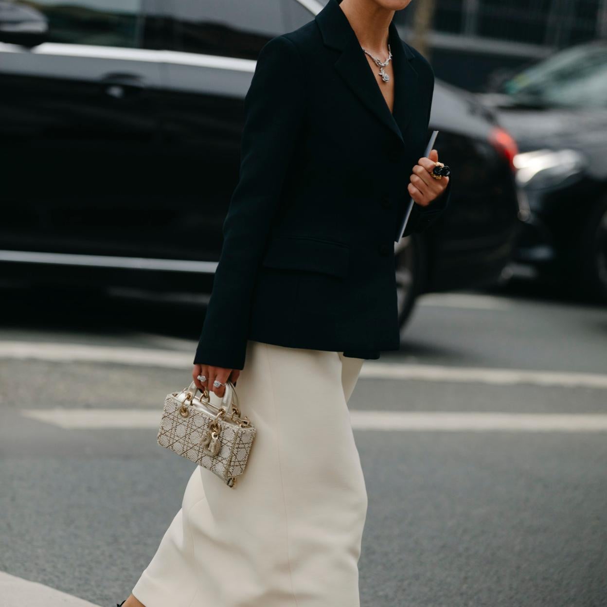 Falda panel: así es la nueva prenda viral más vendida de Mango