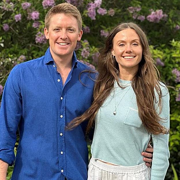 El duque de Westminster y su prometida, Olivia Henson. 