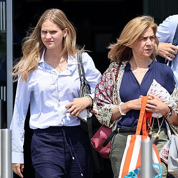 Irene, en una fotografía junto a su madre, la infanta Cristina. 