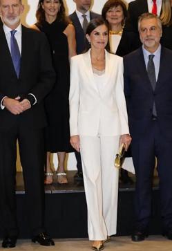 Imagen secundaria 2 - Los trajes de Hugo Boss favoritos de la reina Letizia.